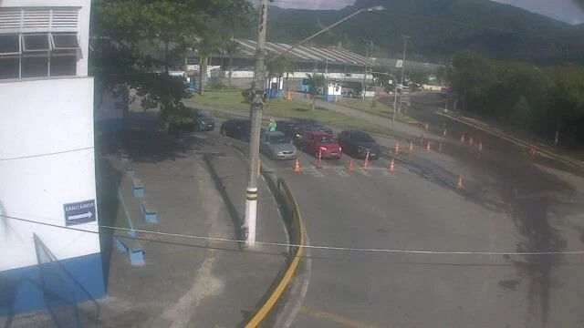 Balsa de Ilhabela opera com oito embarcações na manhã deste domingo (18)