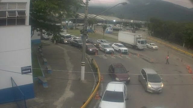 Espera para travessia de balsa atinge 120 minutos em São Sebastião