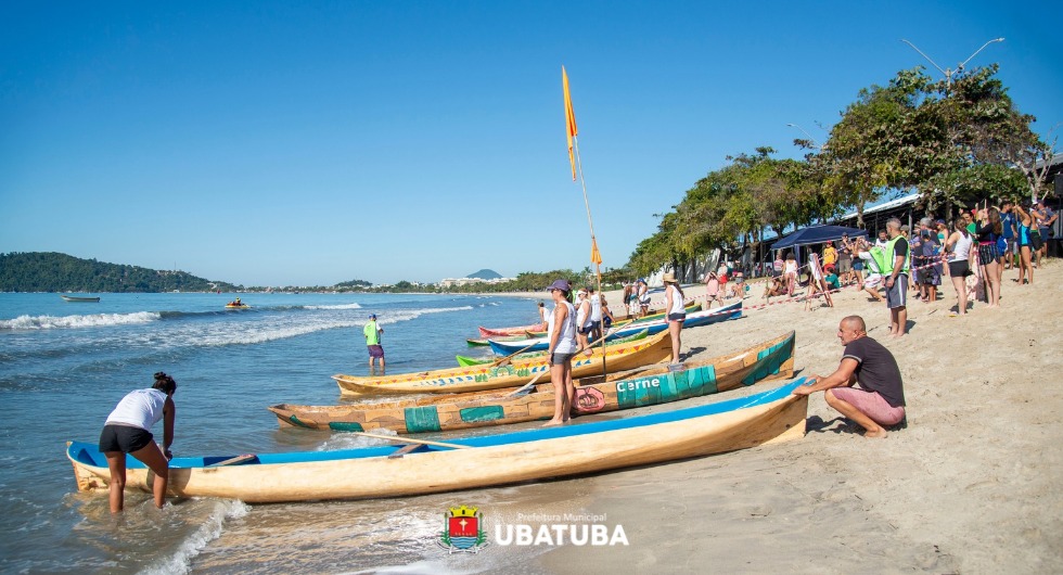 Praia da Caçandoca recebe programação especial com Festa da Padroeira e Corrida de Canoas