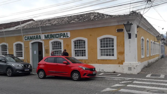 Câmara de São Sebastião debate pautas de infraestrutura e saúde