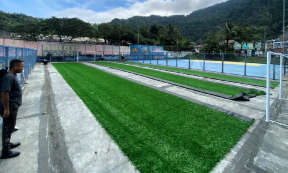 Prefeitura de São Sebastião conclui revitalização de campo nesta sexta