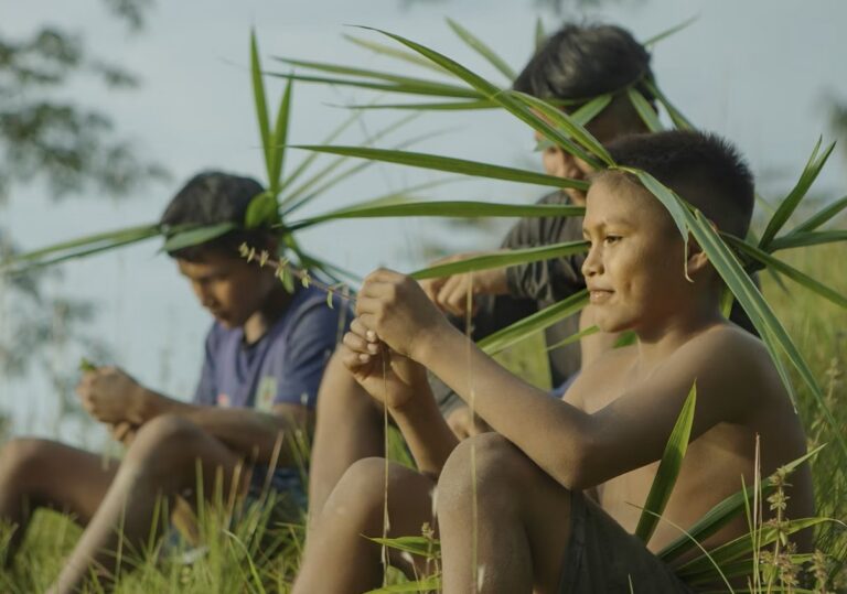 Cine Hartãt exibe documentário indígena “Do Colo da Terra” em Caraguatatuba