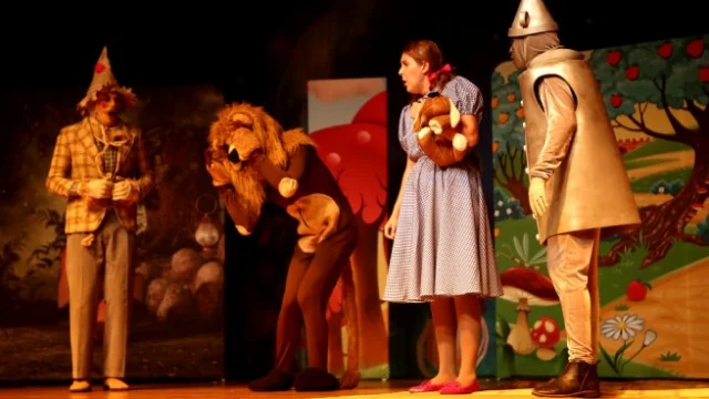 Teatro Municipal recebe O Mágico de Oz neste domingo em São Sebastião