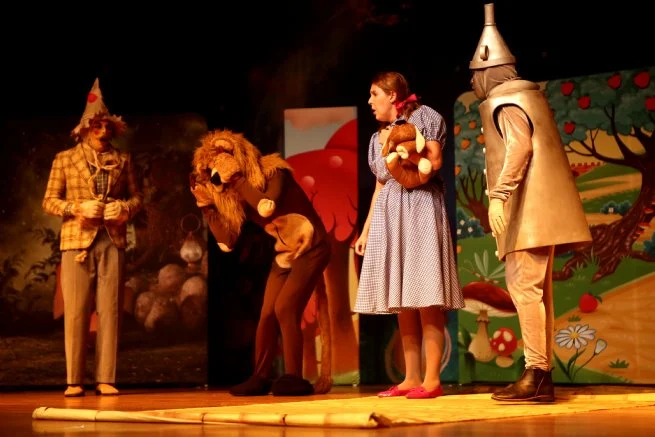 Teatro Municipal recebe O Mágico de Oz neste domingo em São Sebastião