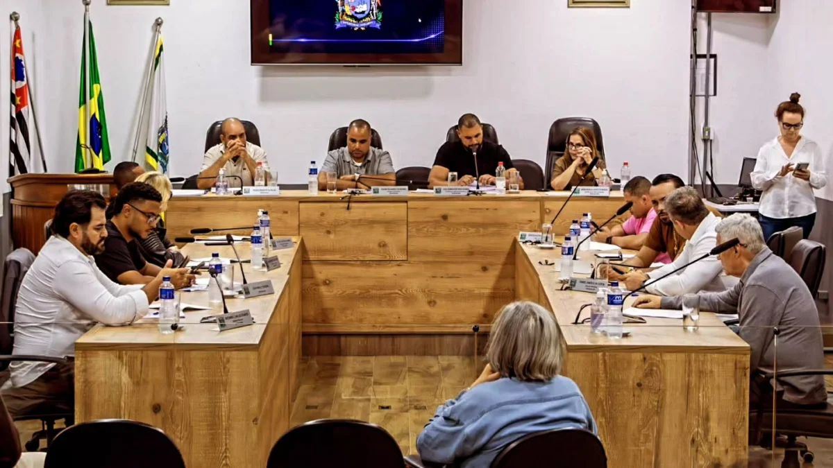Câmara de São Sebastião debate propostas e obras em sessão ordinária
