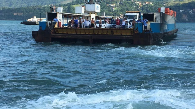 Fortes ventos paralisam travessia de balsa entre São Sebastião e Ilhabela