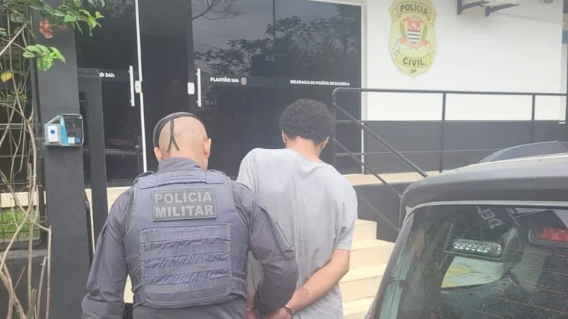 Homem de 30 anos com mandado por stalking é preso pela PM em Ilhabela
