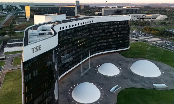 Campanha de Lula aciona o TSE para cassar chapa de Flávio no país