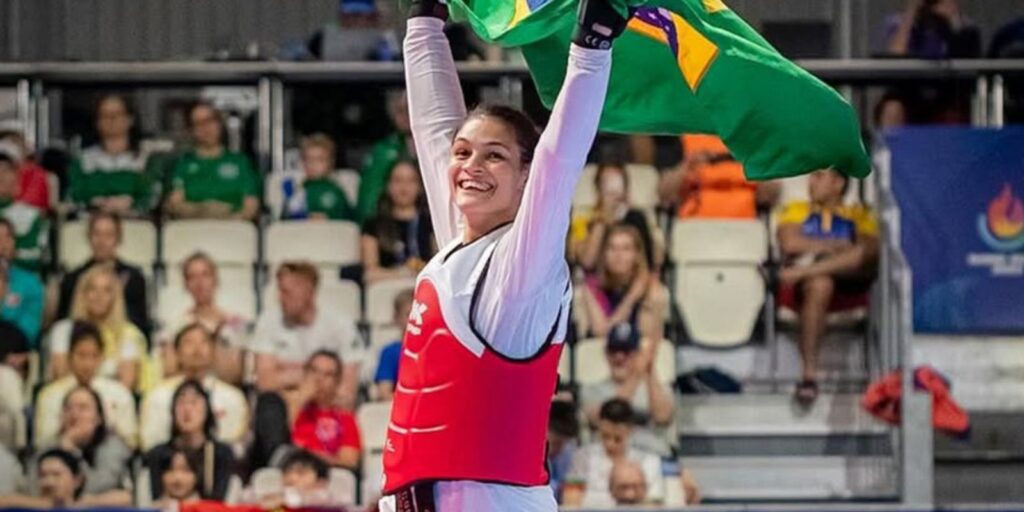 Maria Clara Pacheco conquista ouro na terceira etapa do Grand Prix de taekwondo