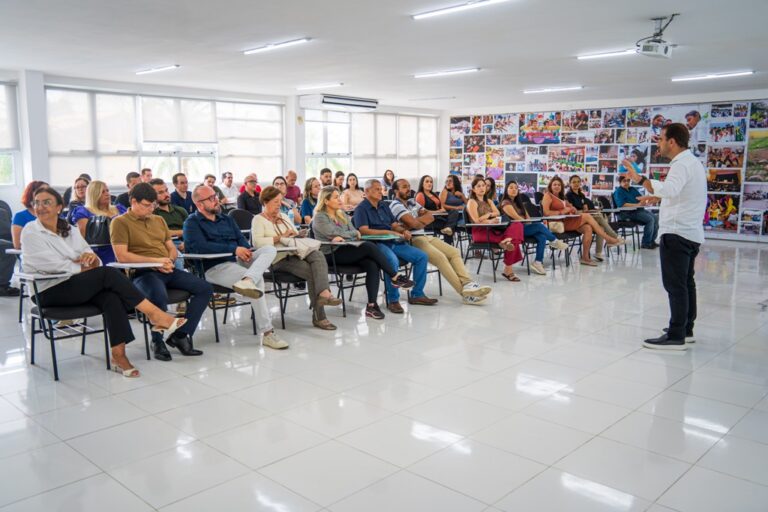 Membros da nova CIPA da Prefeitura de Caraguatatuba tomam posse