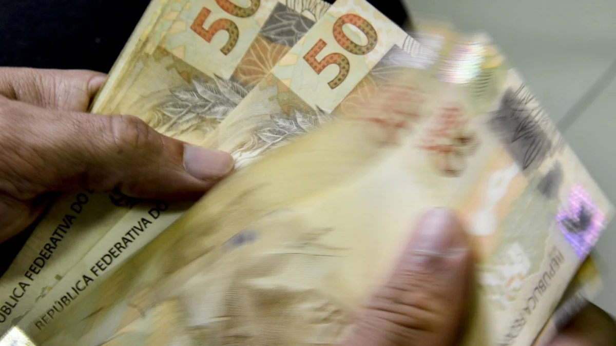 Governo convoca bancos para iniciar terceira fase do programa Desenrola