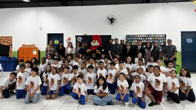 Prefeitura de Ilhabela forma 350 alunos no Proerd em unidades escolares