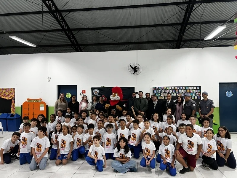 Prefeitura de Ilhabela forma 350 alunos no Proerd em unidades escolares