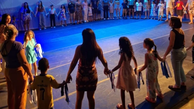 Projeto EntreLaços encerra eixo de atividades com famílias em Ilhabela