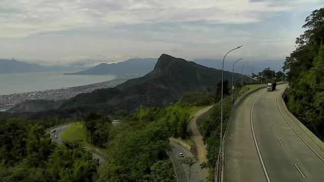 Rodovia dos Tamoios registra trechos com obras nesta manhã de domingo