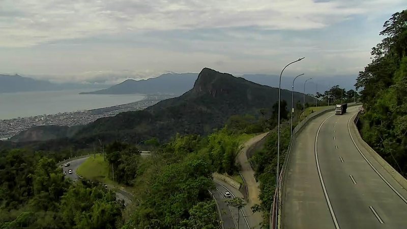 Rodovia dos Tamoios registra trechos com obras nesta manhã de domingo