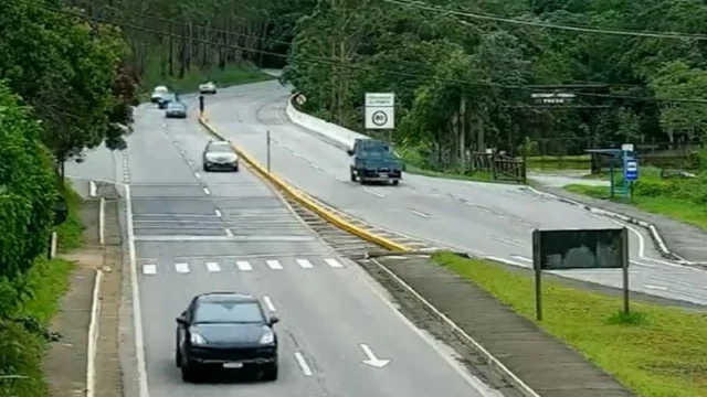 Rodovia Mogi-Bertioga tem tráfego normal e tempo encoberto