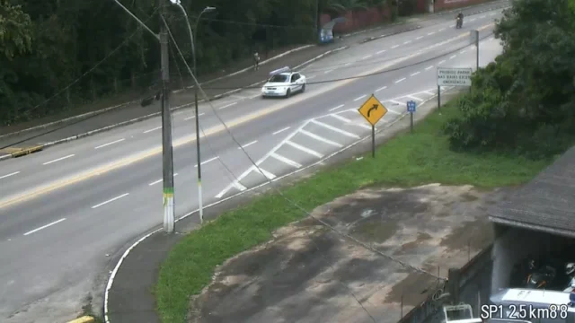Rodovia Oswaldo Cruz registra tráfego normal em Ubatuba