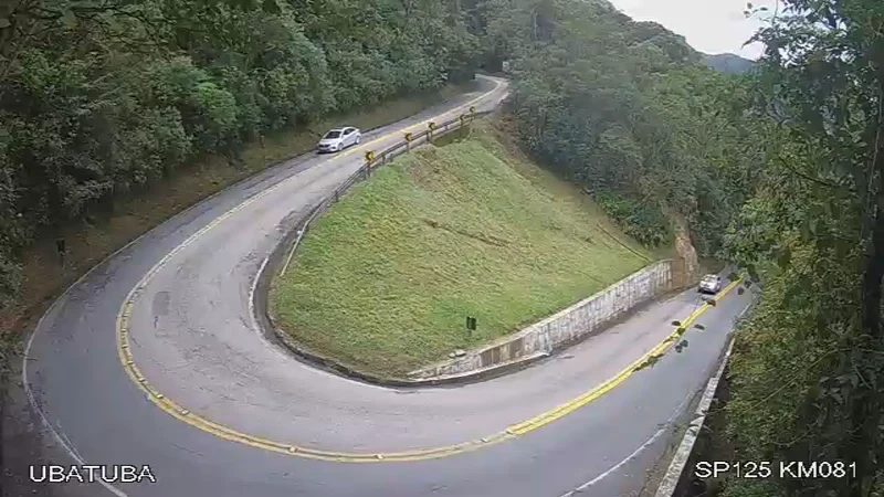 Rodovia Oswaldo Cruz registra tráfego normal e tempo bom em Ubatuba