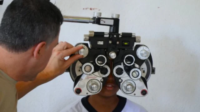 São Sebastião lança programa de exames de visão para alunos da rede