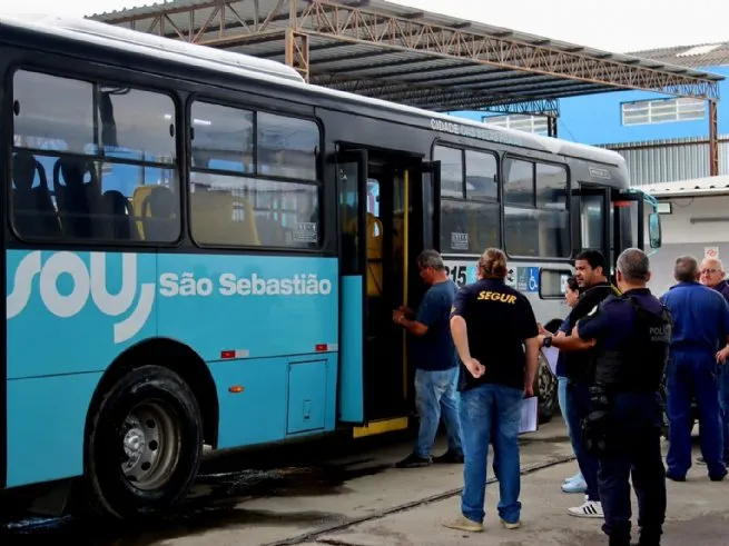 Prefeitura fiscaliza ônibus da SOU e exige melhorias em São Sebastião