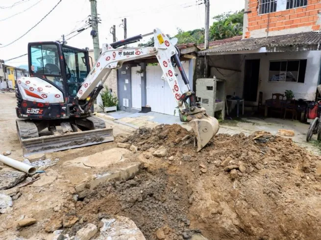 Prefeitura inicia obra de drenagem e esgoto na Rua Francisco Tenório