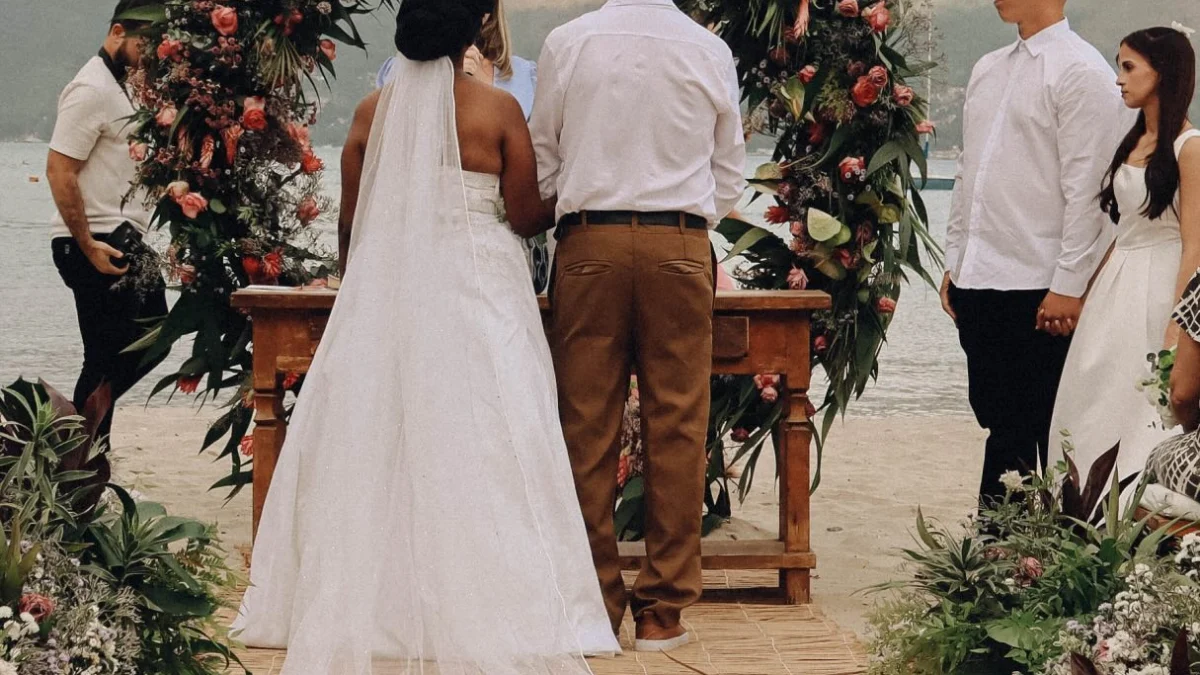 Prefeitura realiza casamento comunitário para três casais em São Sebastião