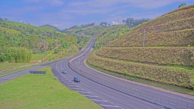 Rodovia dos Tamoios registra trânsito sem acidentes na segunda