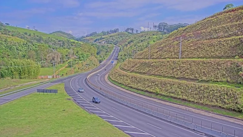 Rodovia dos Tamoios registra trânsito sem acidentes na segunda