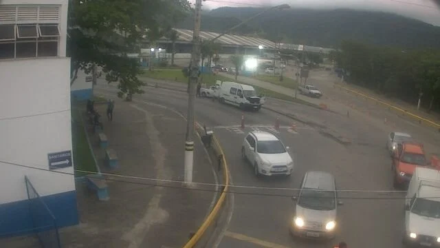 Balsa de Ilhabela opera com cinco embarcações no fim da tarde